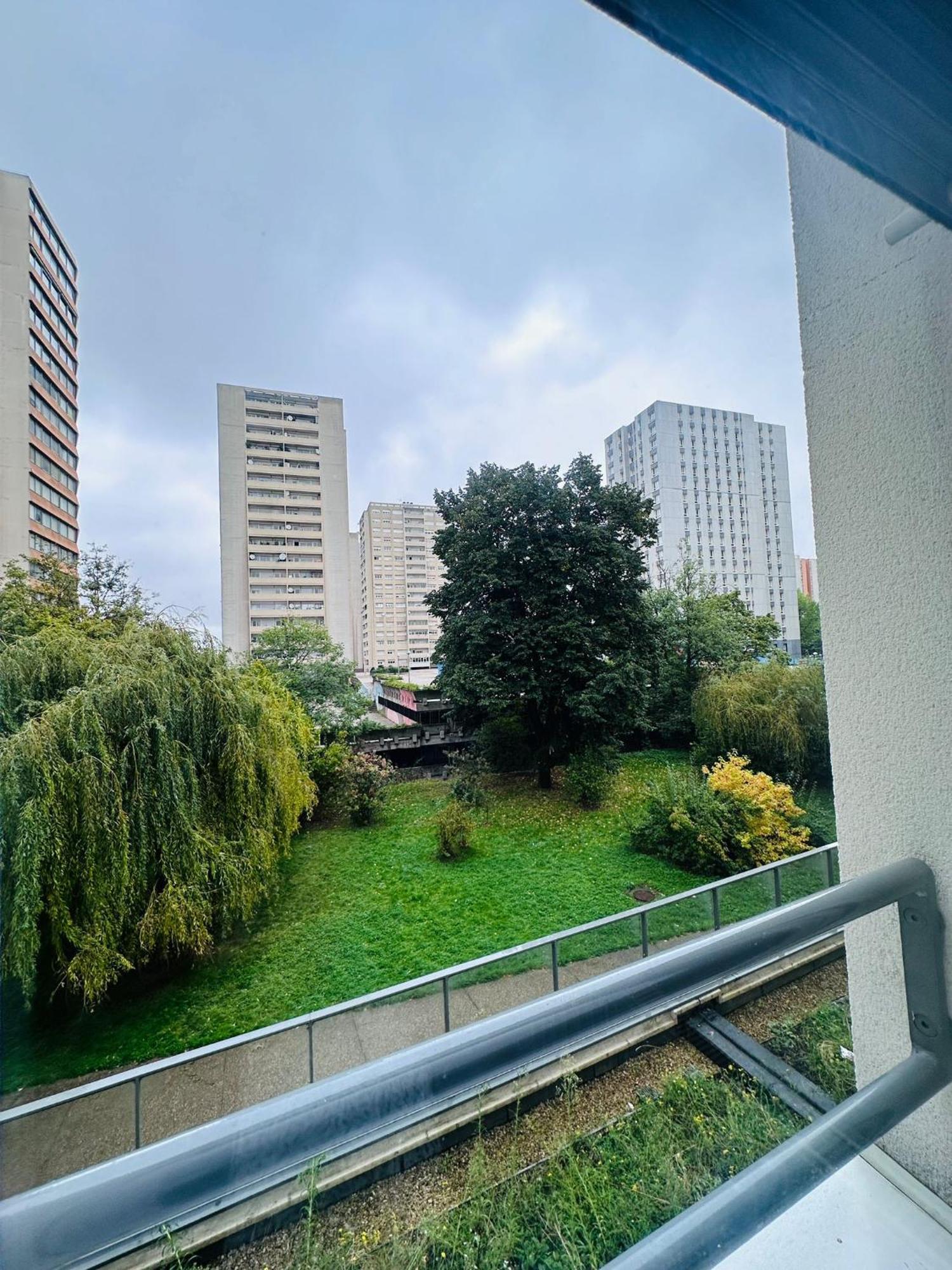 Sri-Indo Bobigny Paris Leilighet Eksteriør bilde